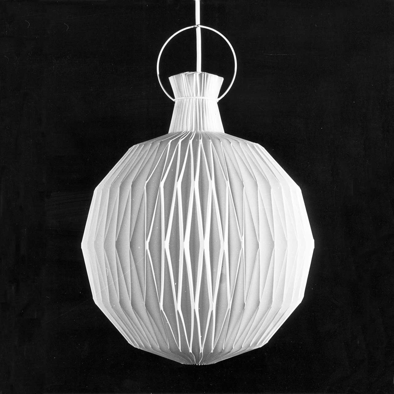 Sort/hvid billede af pendlen Frugtlygten tæt på